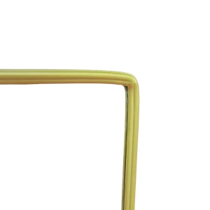 Detalle de marco PVC beige para espejo a medida