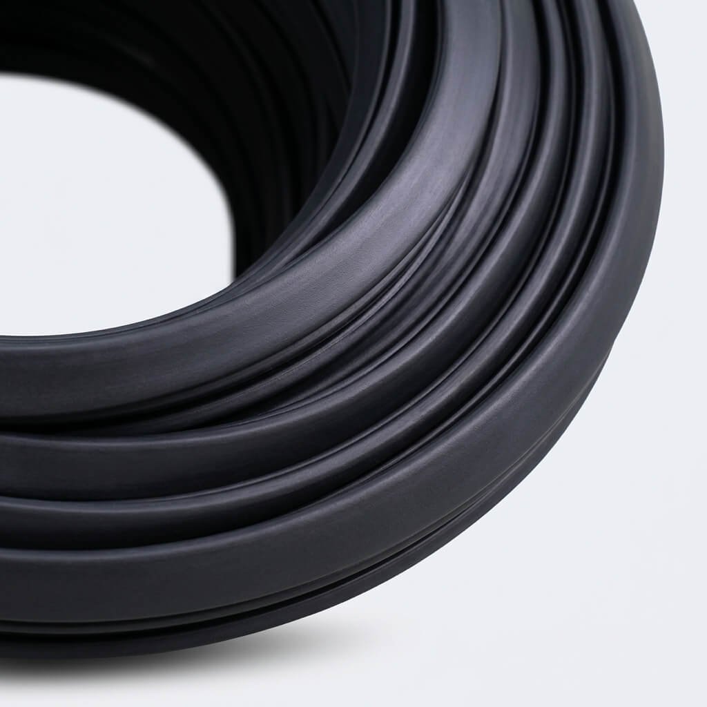 Detalle macro de burlete PVC símil hierro negro