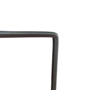 Detalle de marco PVC negro para espejo a medida